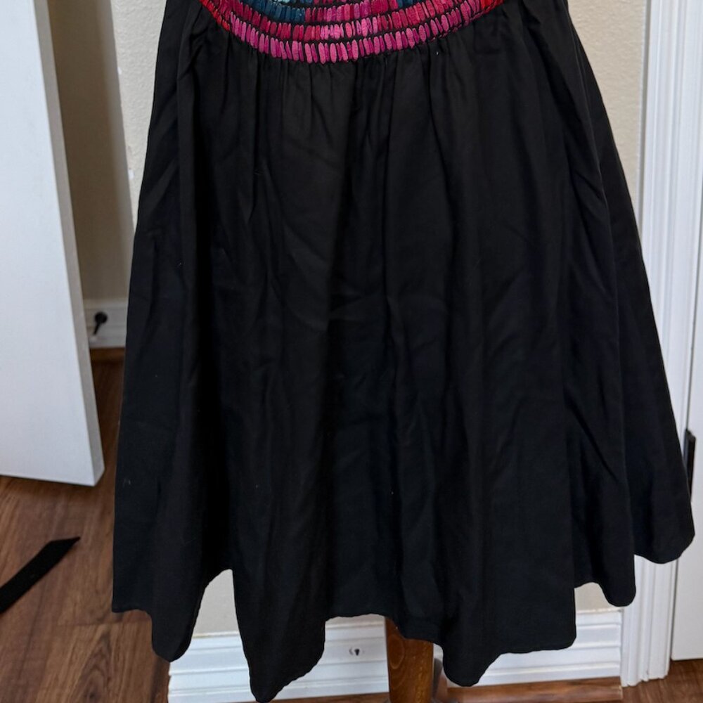 Beautiful Embroidery Dress - Picture 2 of 6